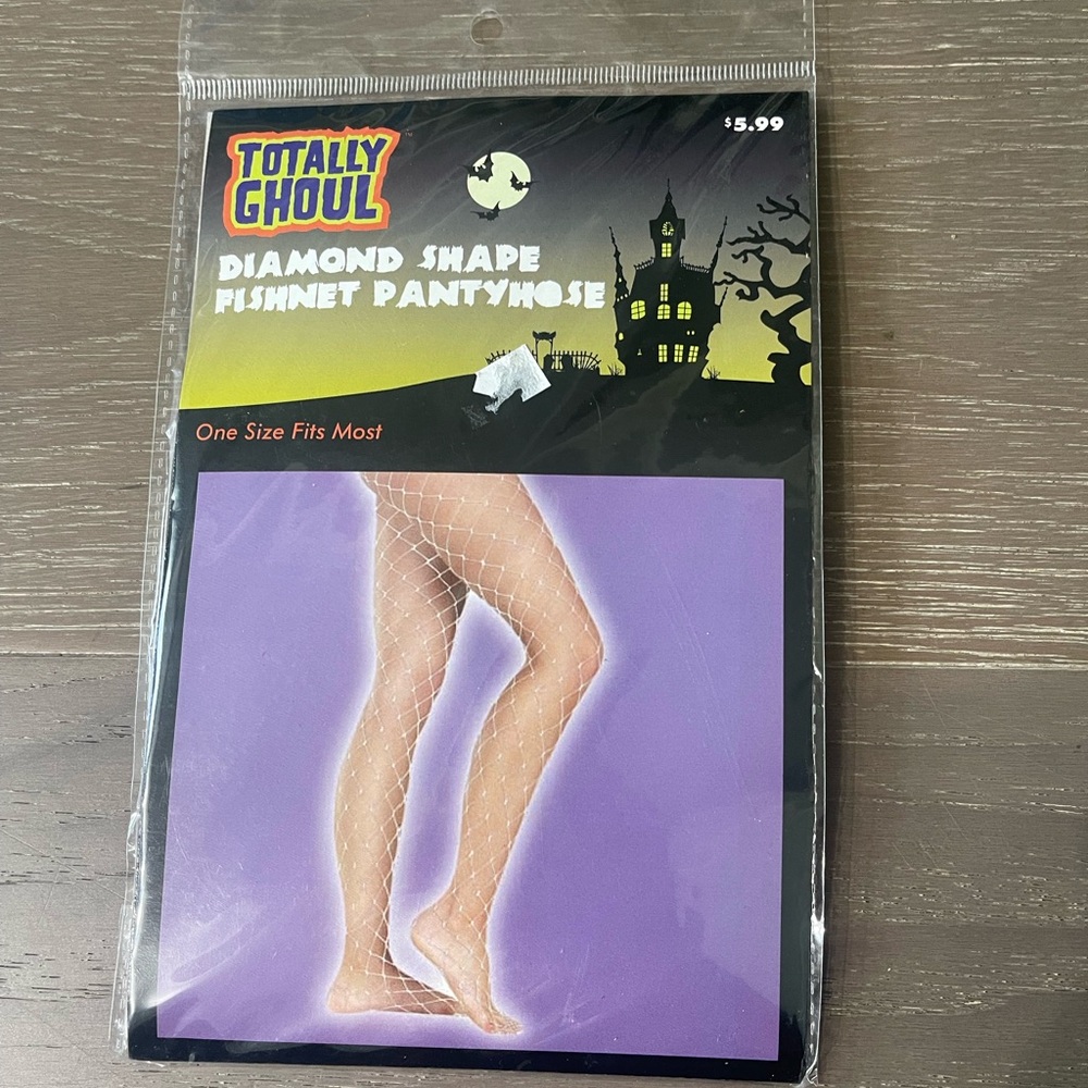 Totally Ghoul Diamond shape fishnet pantyhose. NWT (white)